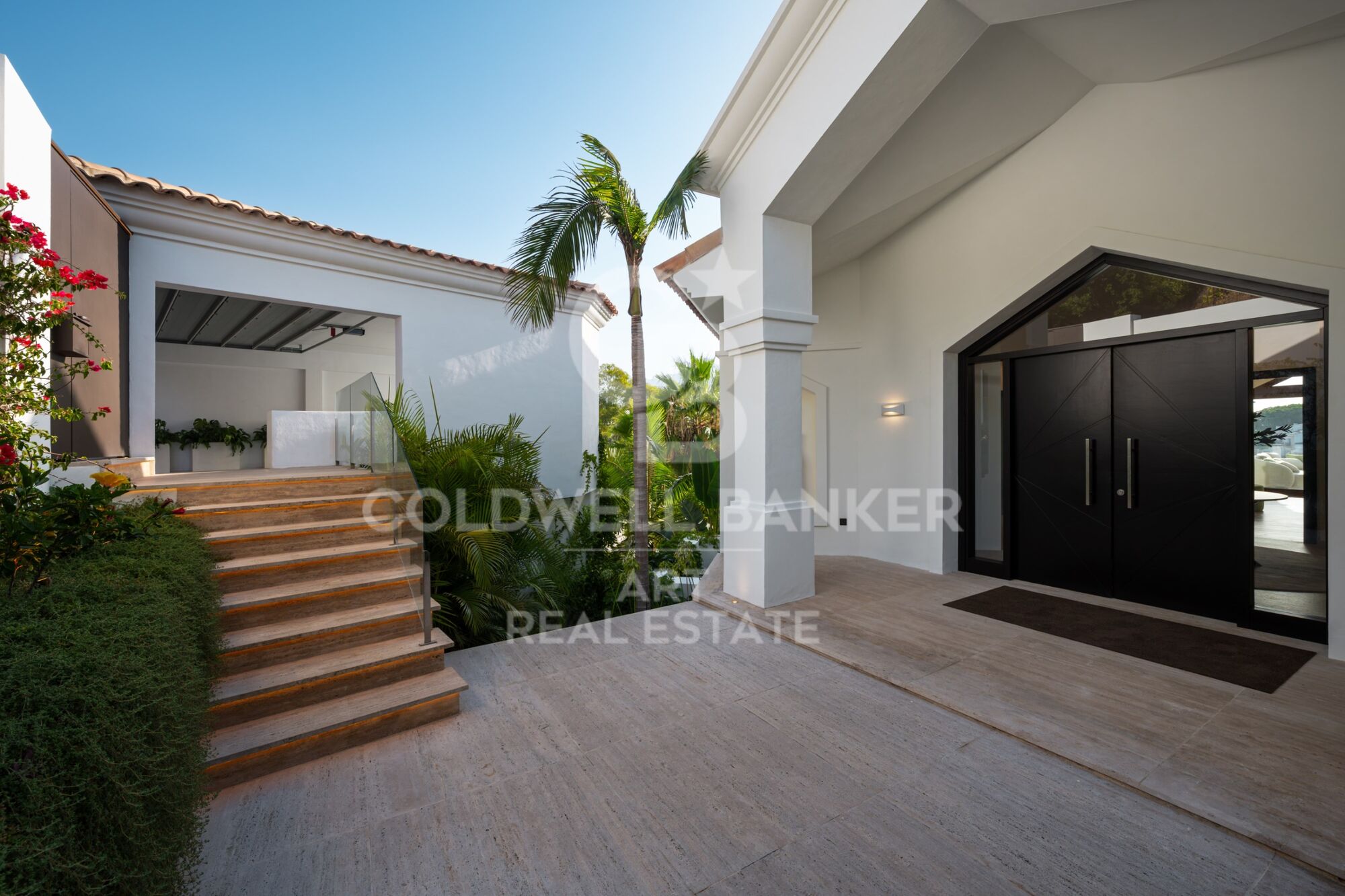 Espectacular villa de nueva construcción con vistas al mar en El Herrojo- Benahavís