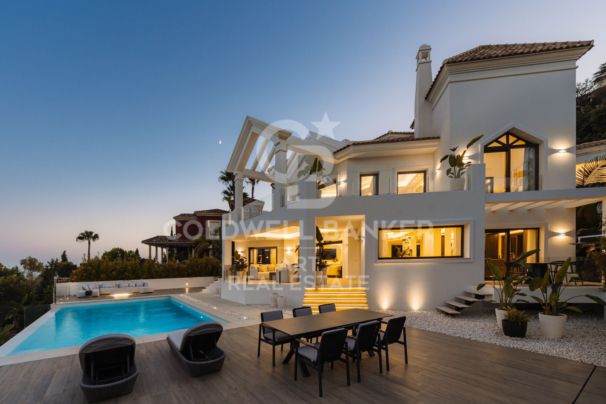 Espectacular villa de nueva construcción con vistas al mar en El Herrojo- Benahavís