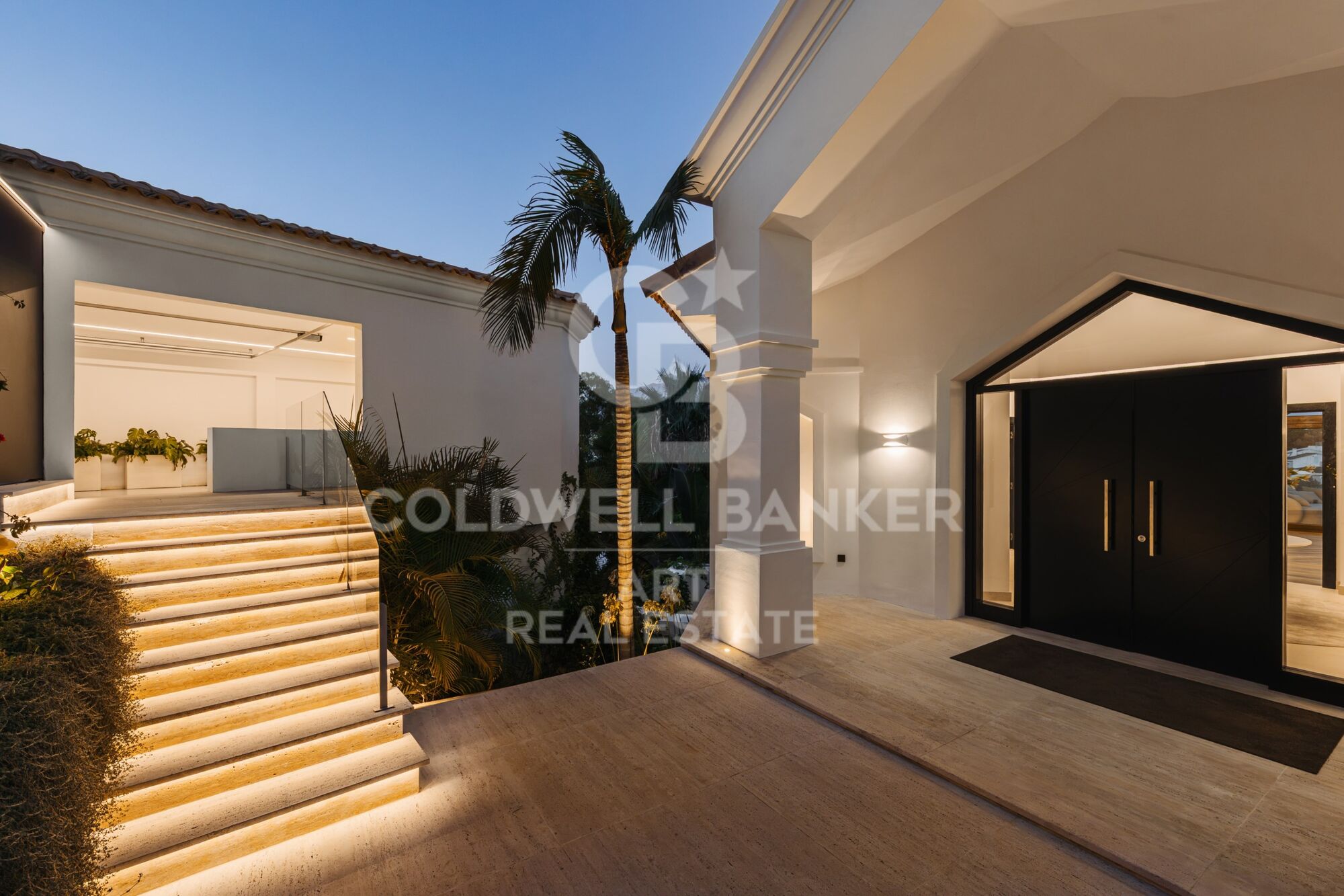 Espectacular villa de nueva construcción con vistas al mar en El Herrojo- Benahavís