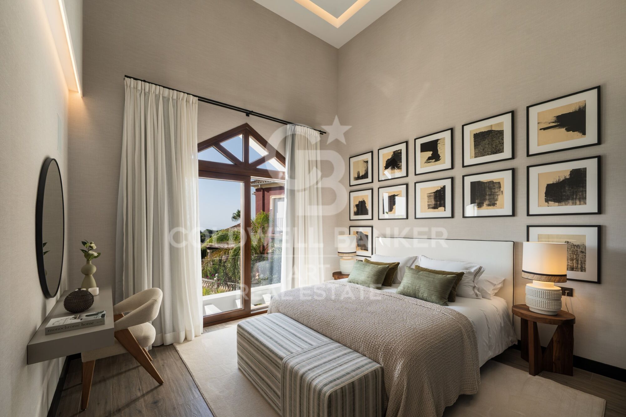 Espectacular villa de nueva construcción con vistas al mar en El Herrojo- Benahavís