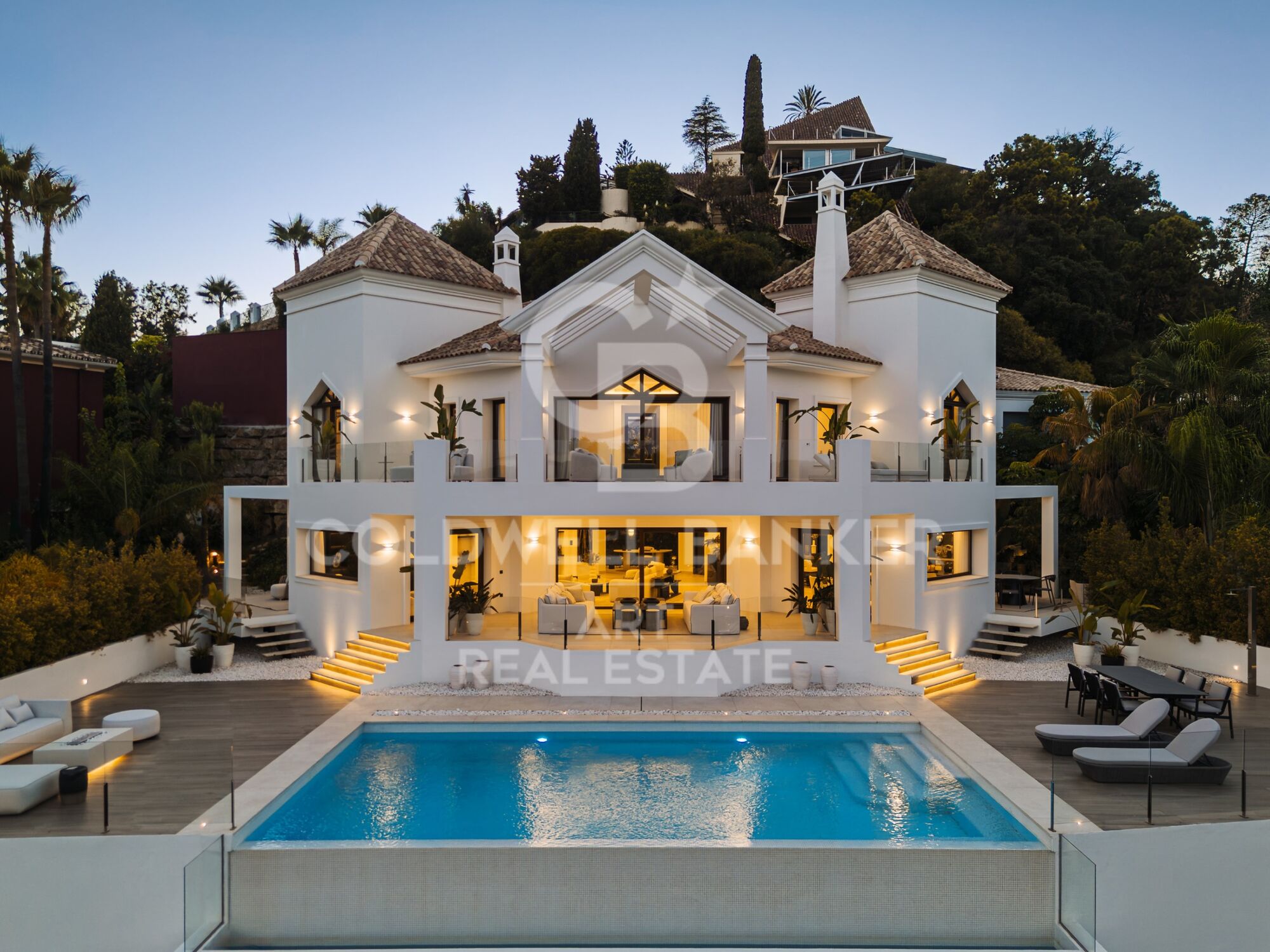 Espectacular villa de nueva construcción con vistas al mar en El Herrojo- Benahavís