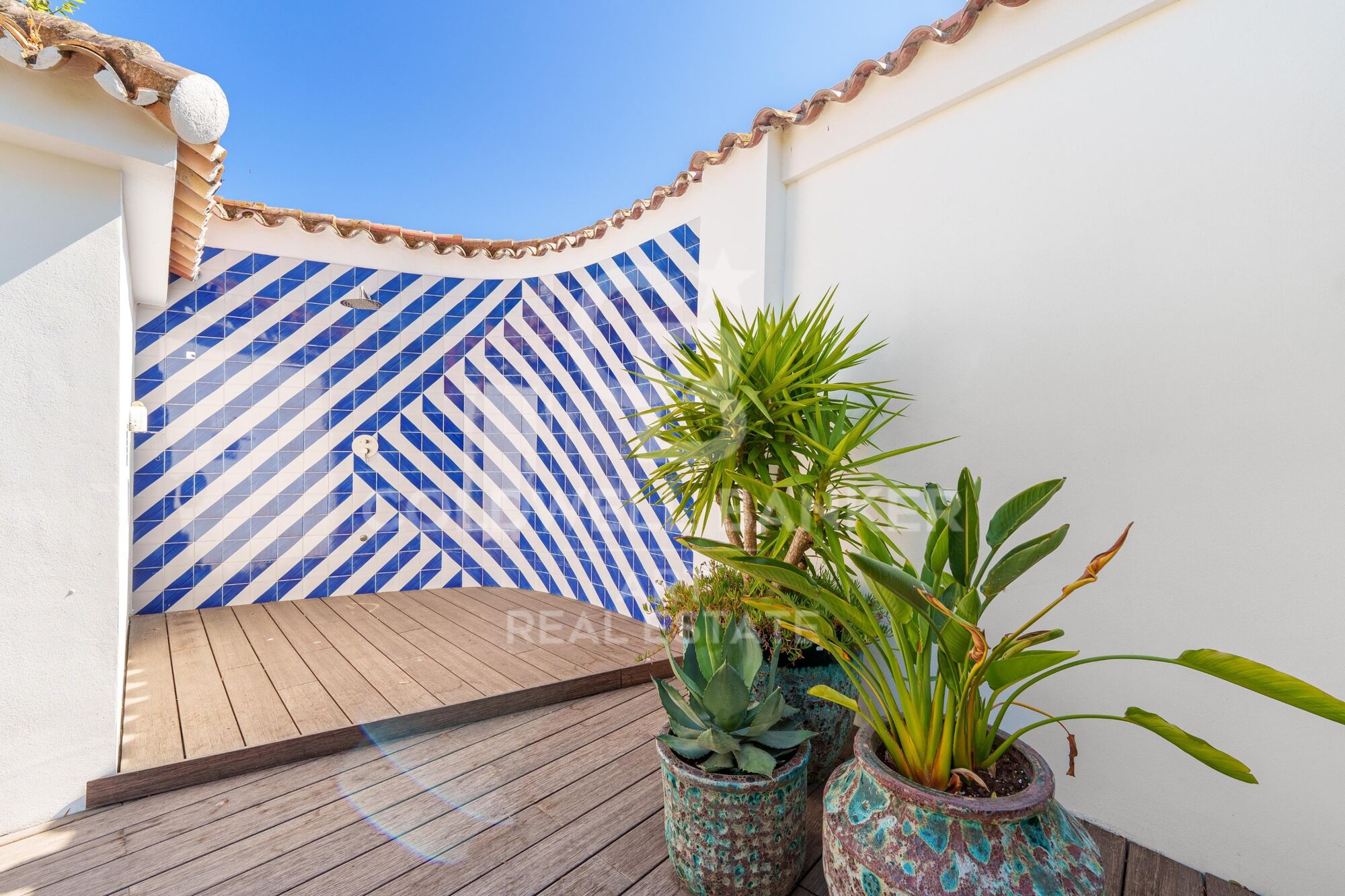 Exceptional one-level villa, located a few minutes from Puerto Banús-Marbella