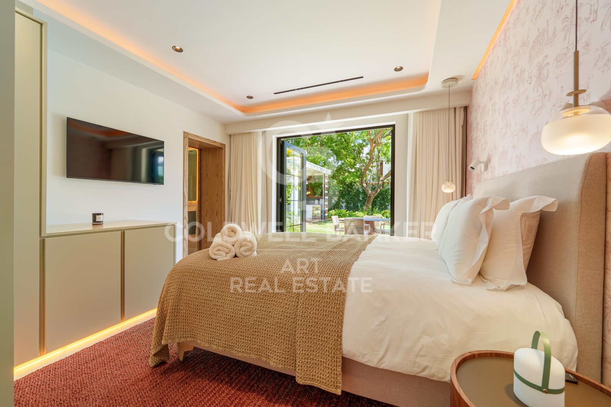 Exceptional one-level villa, located a few minutes from Puerto Banús-Marbella