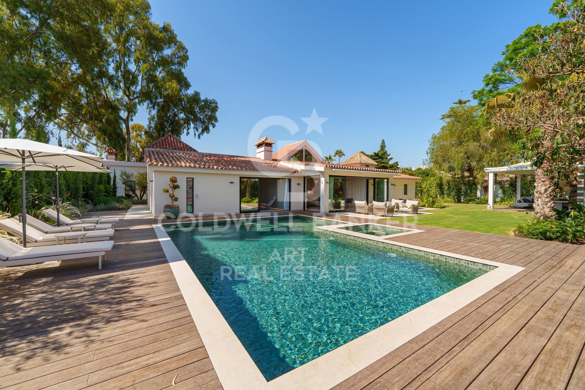 Exceptional one-level villa, located a few minutes from Puerto Banús-Marbella
