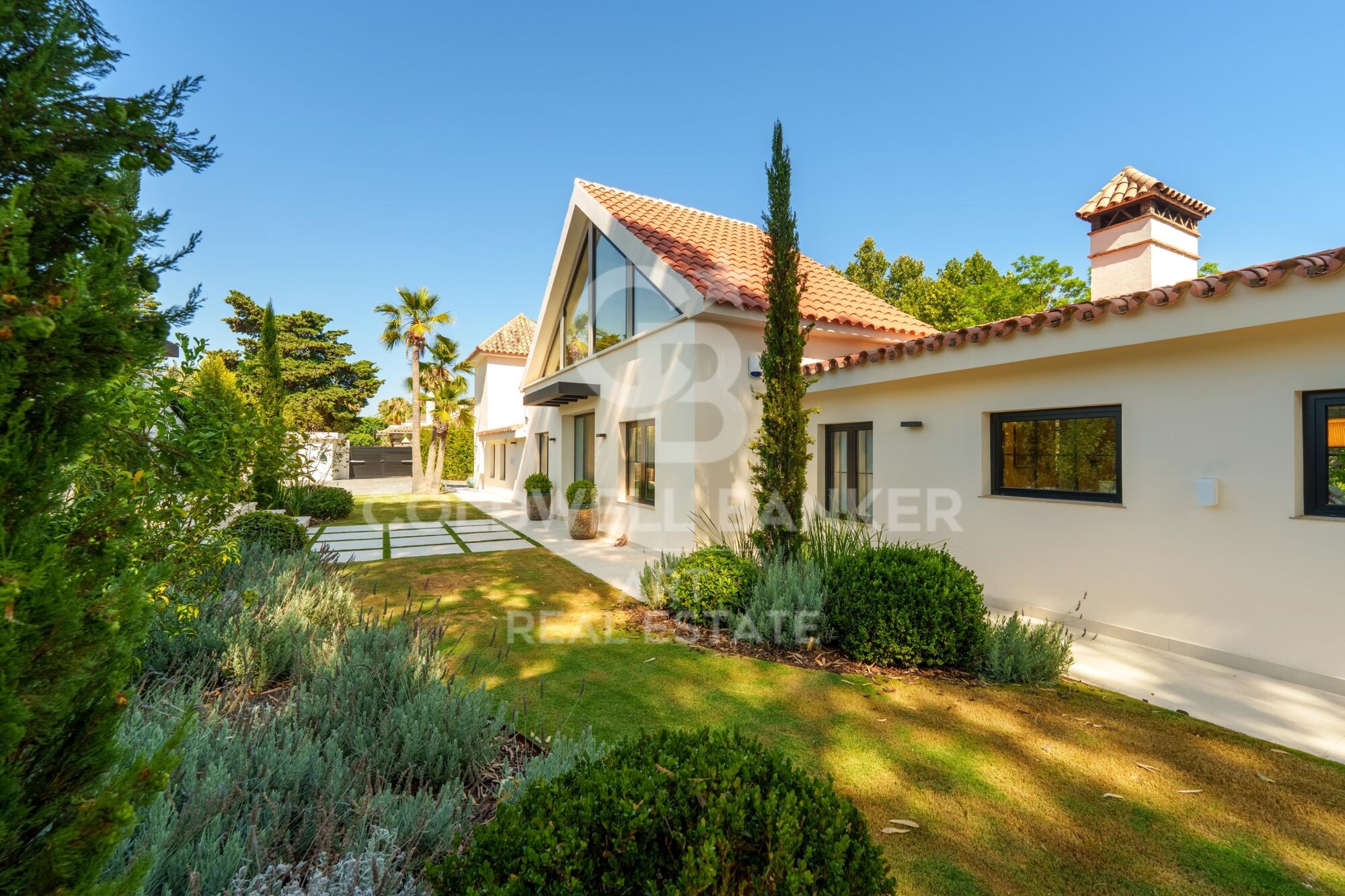 Exceptional one-level villa, located a few minutes from Puerto Banús-Marbella
