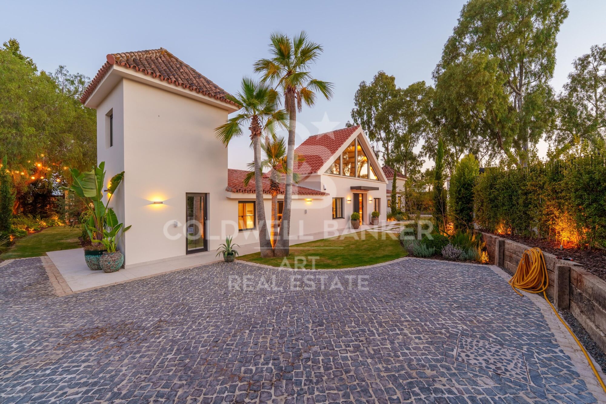 Exceptional one-level villa, located a few minutes from Puerto Banús-Marbella