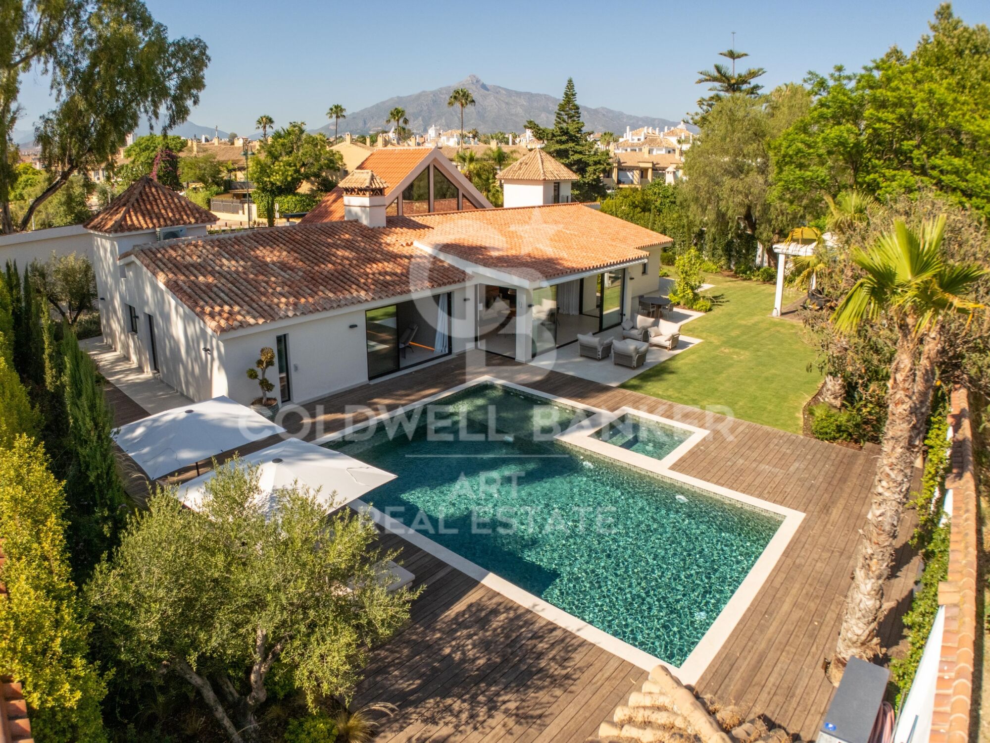 Exceptional one-level villa, located a few minutes from Puerto Banús-Marbella
