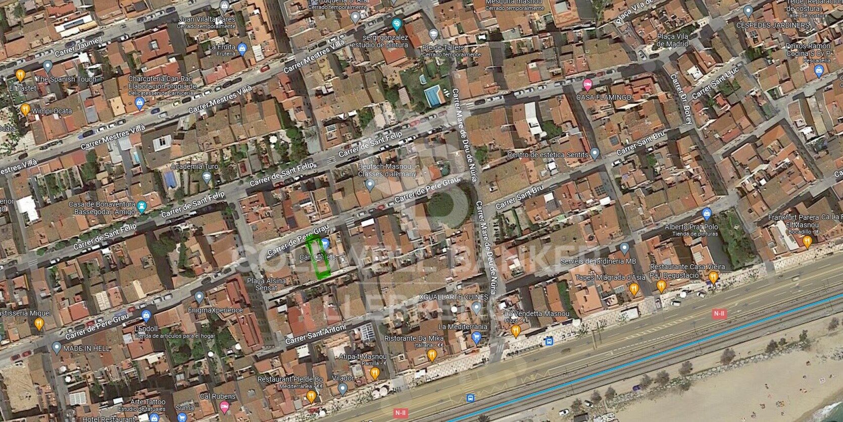 UNIQUE CENTRAL AND ACCESSED BY 2 STREETS CLOSE TO THE BEACH