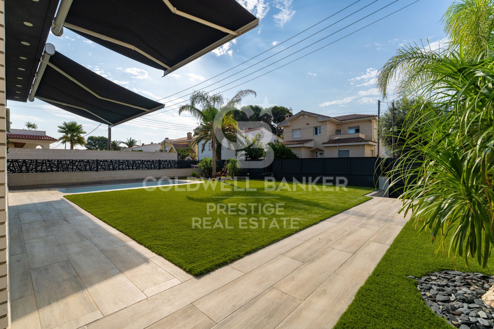 A modern, exclusive, and move-in-ready home, just 500 m from the beach