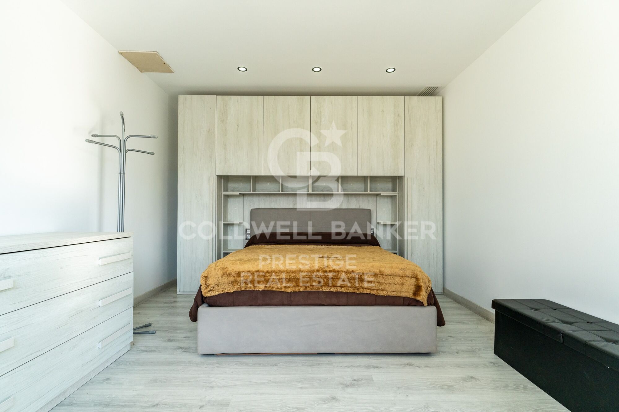 A modern, exclusive, and move-in-ready home, just 500 m from the beach