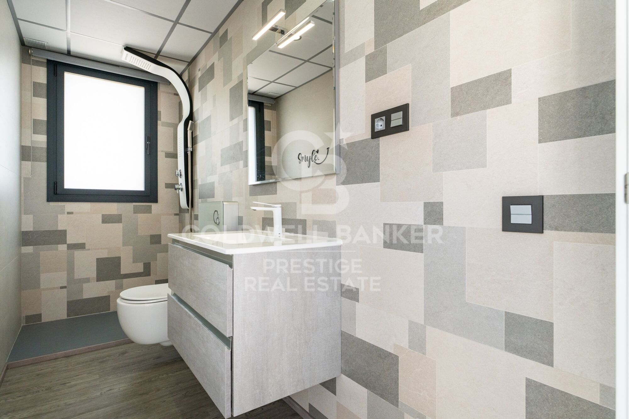 A modern, exclusive, and move-in-ready home, just 500 m from the beach