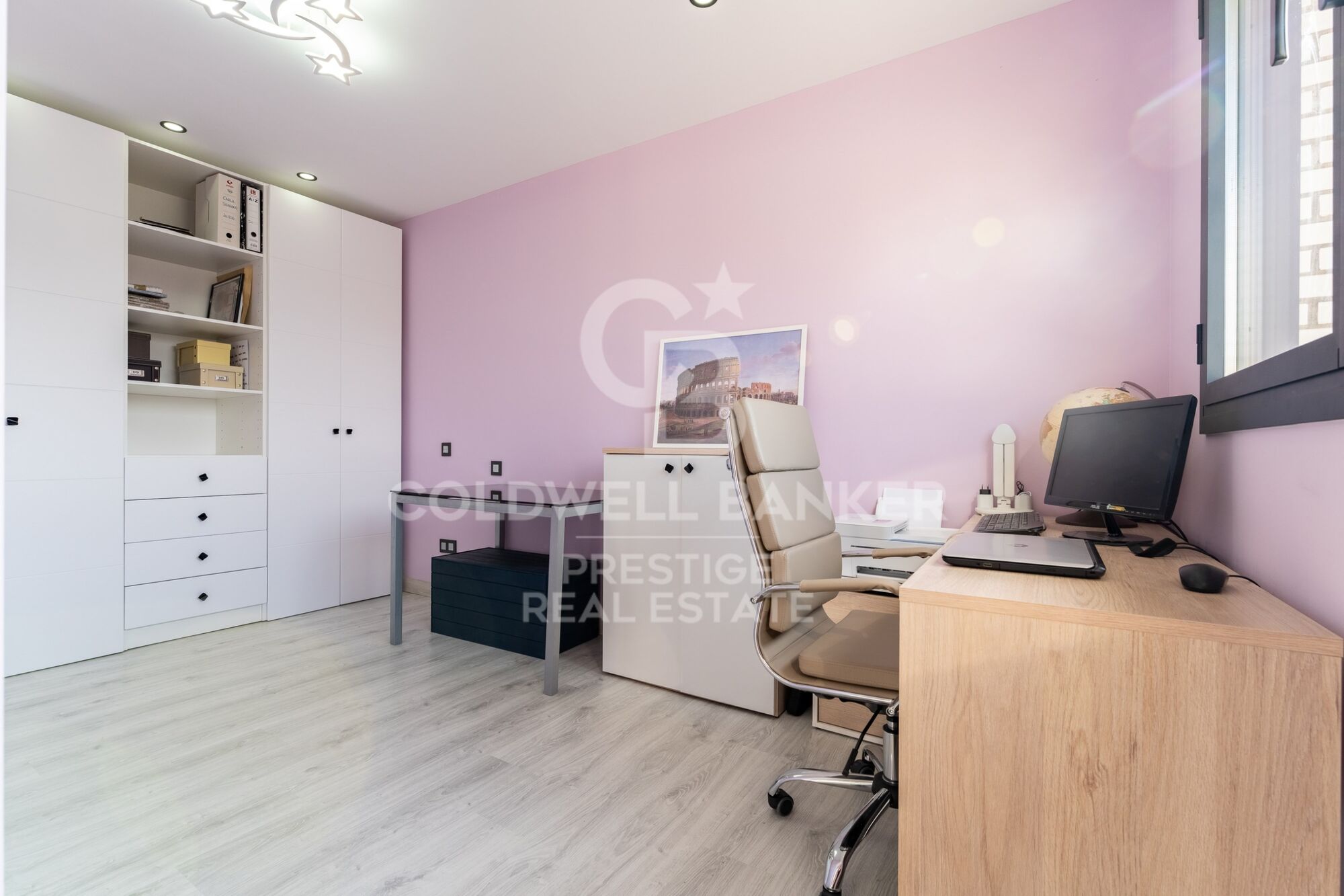 A modern, exclusive, and move-in-ready home, just 500 m from the beach