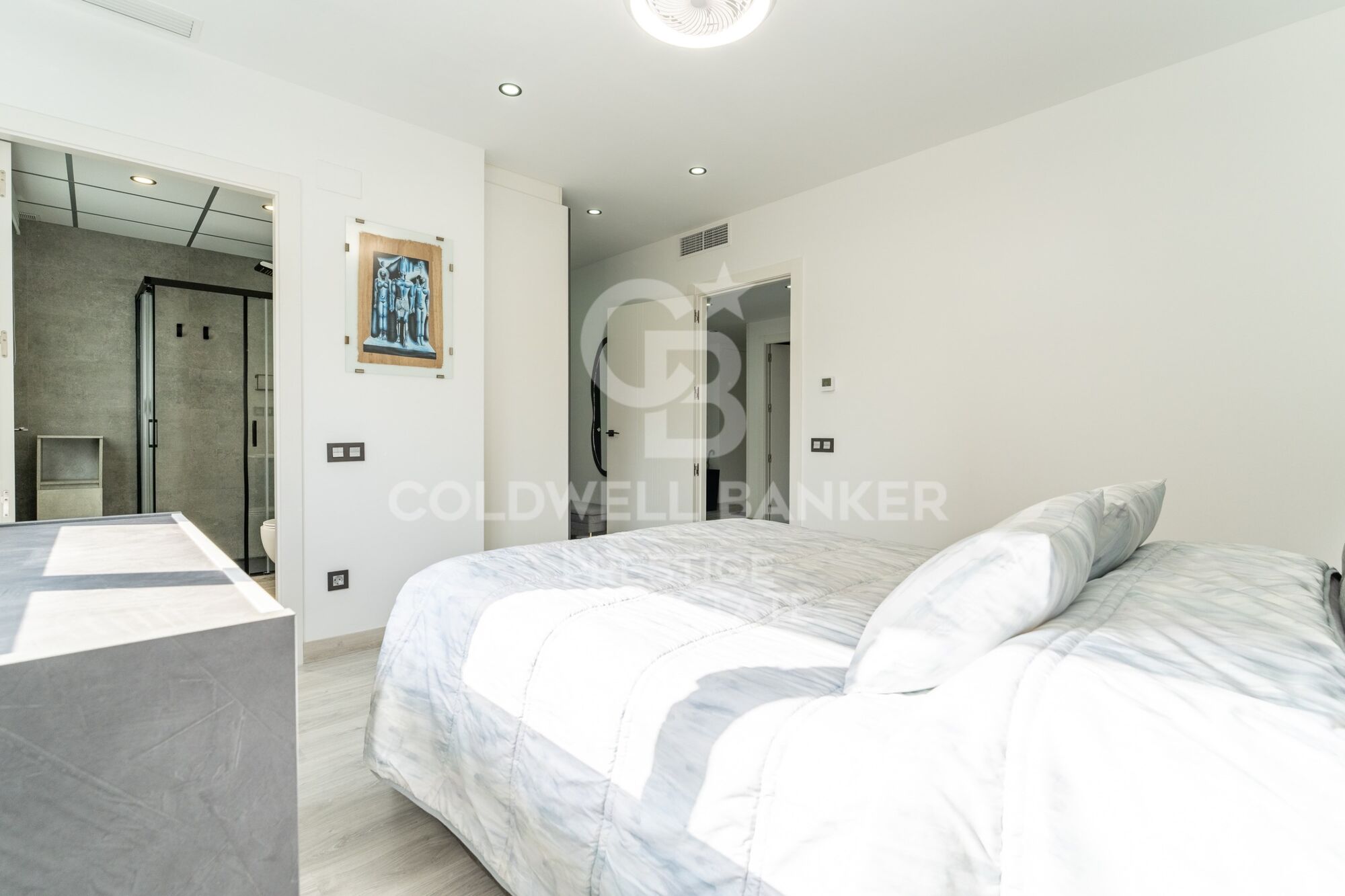 A modern, exclusive, and move-in-ready home, just 500 m from the beach
