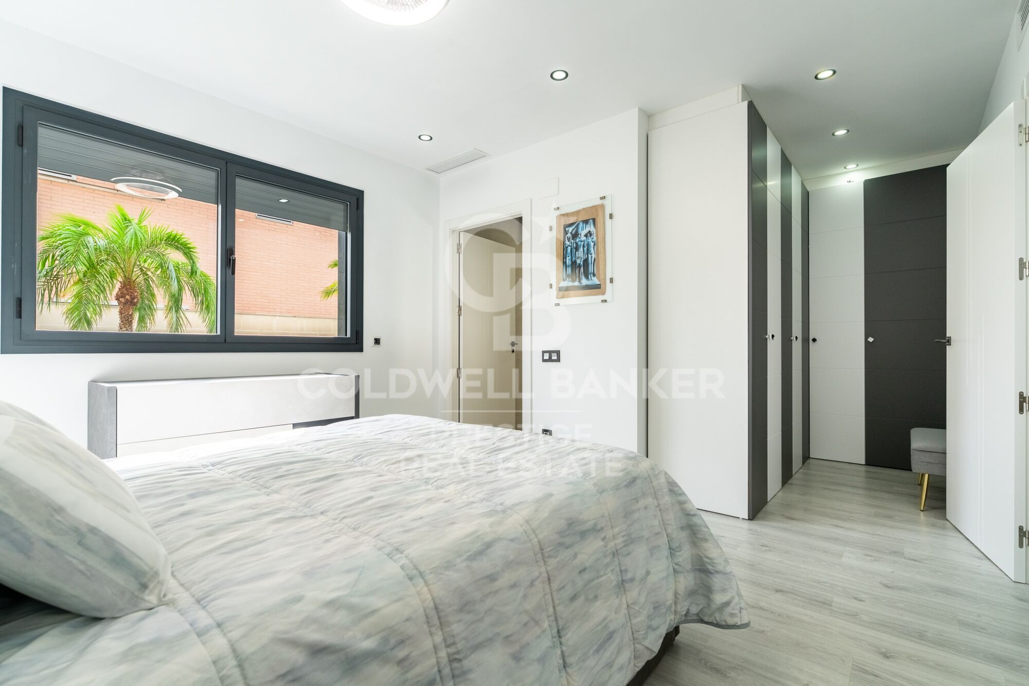 A modern, exclusive, and move-in-ready home, just 500 m from the beach