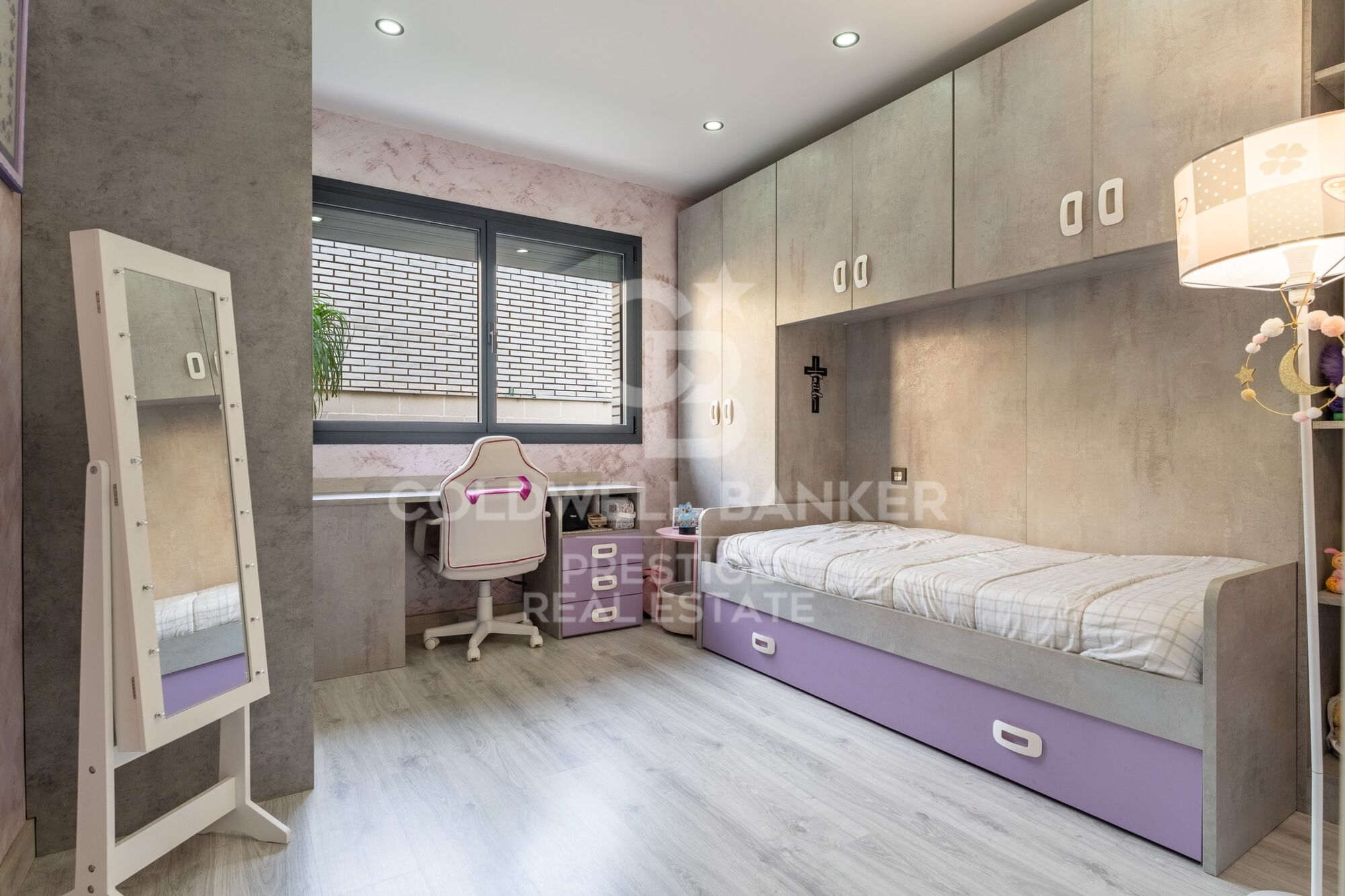 A modern, exclusive, and move-in-ready home, just 500 m from the beach