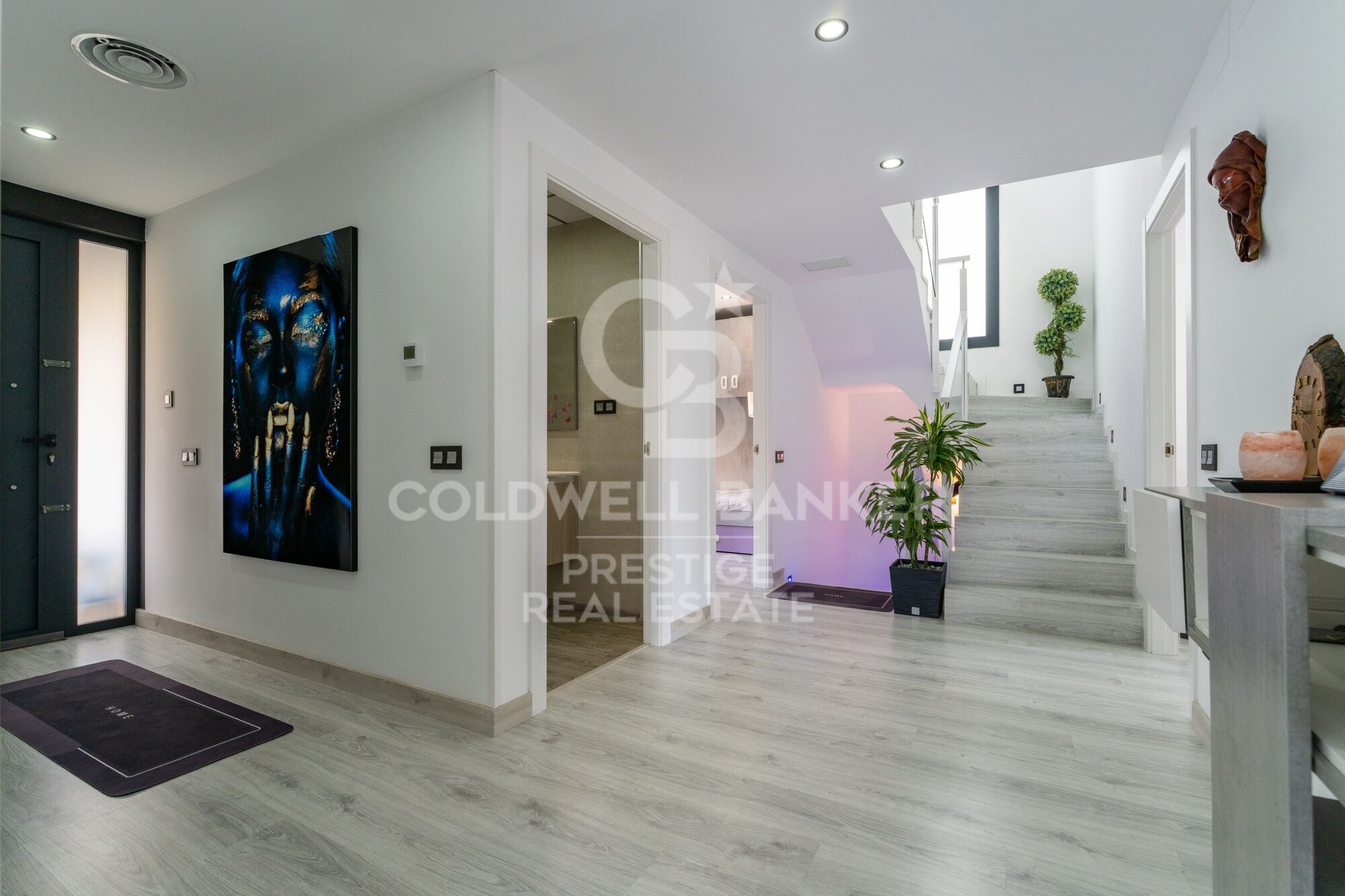 A modern, exclusive, and move-in-ready home, just 500 m from the beach