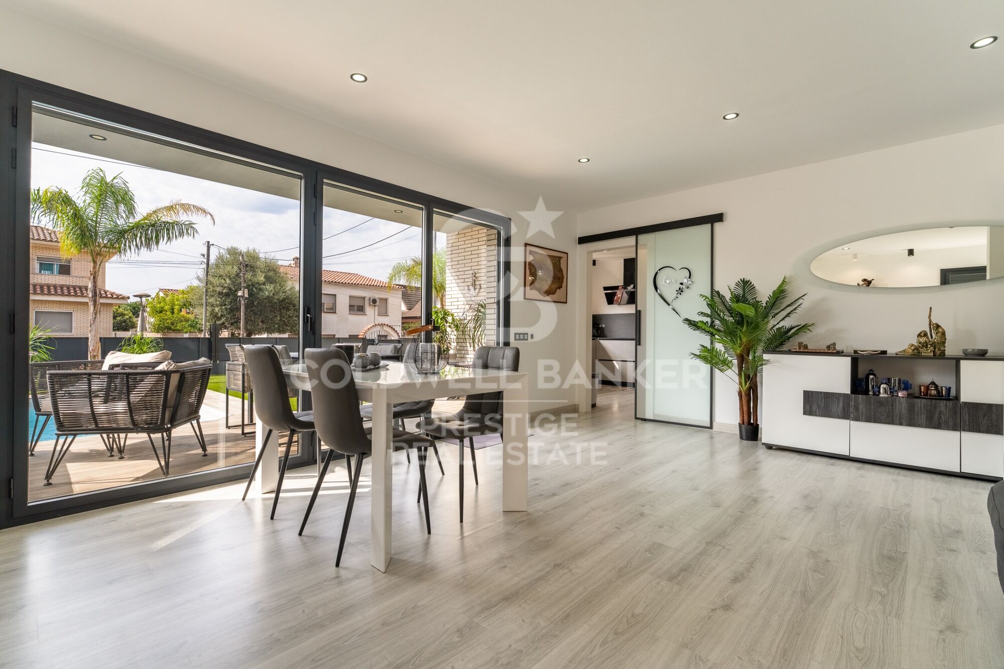 A modern, exclusive, and move-in-ready home, just 500 m from the beach
