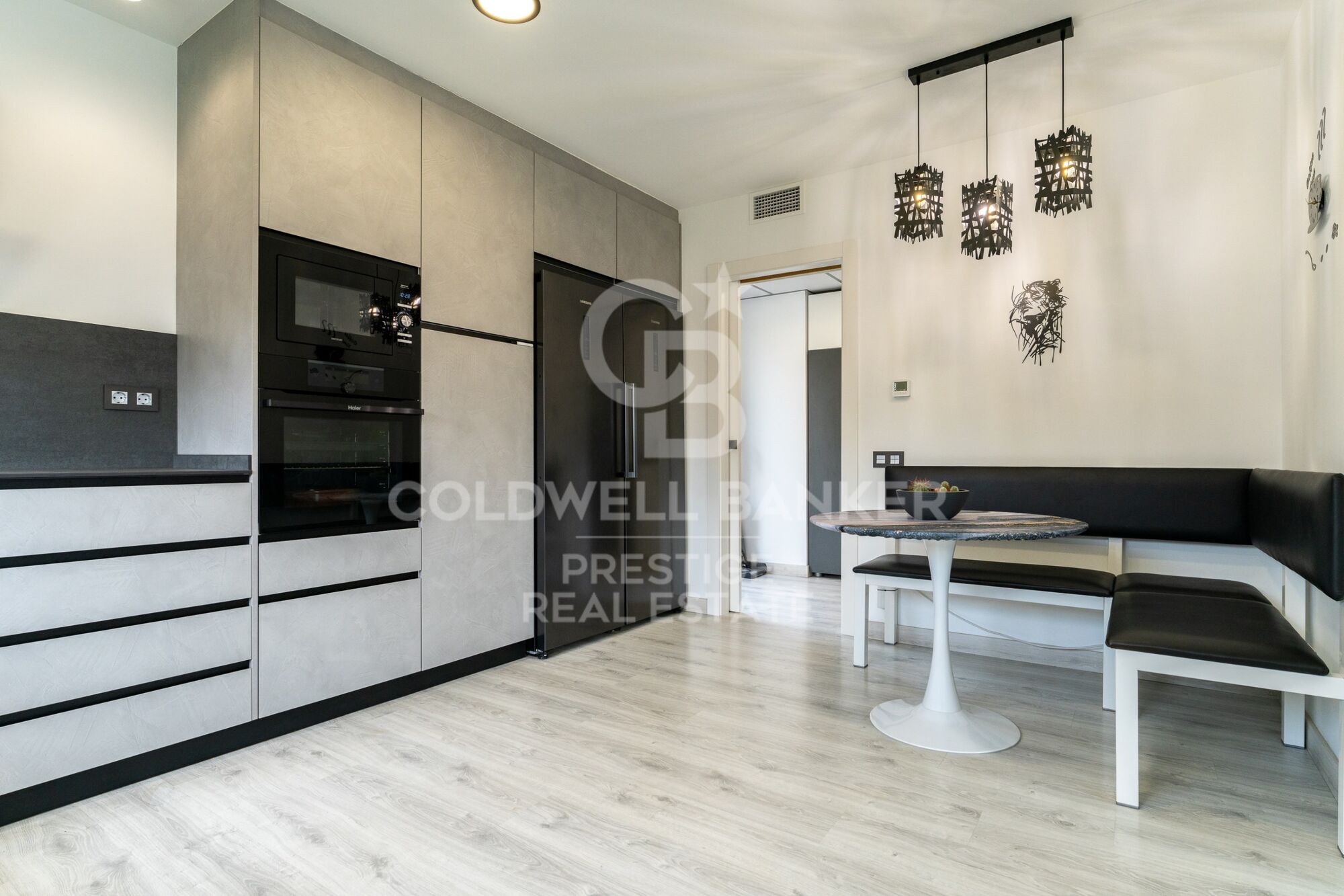 A modern, exclusive, and move-in-ready home, just 500 m from the beach