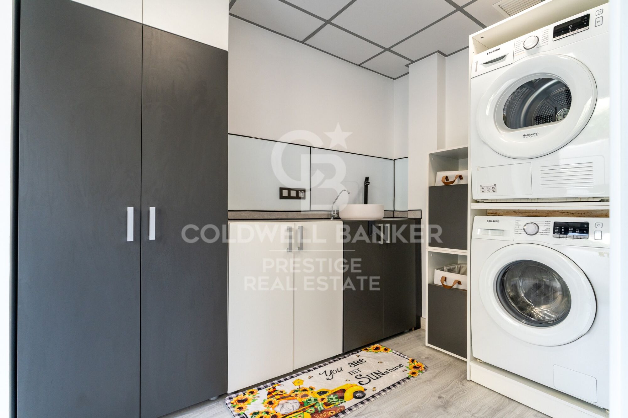A modern, exclusive, and move-in-ready home, just 500 m from the beach