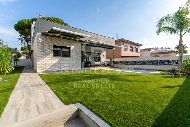 Casa de diseño semi nueva en la zona de Cambrils Port
