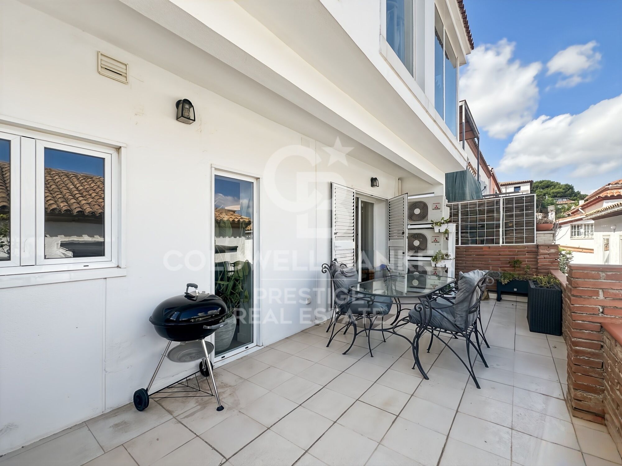 Casa unifamiliar reformada de 142 m² con terraza y vistas panorámicas