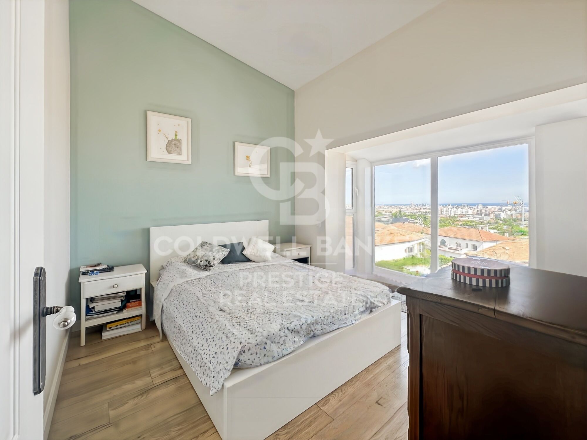 Casa unifamiliar reformada de 142 m² con terraza y vistas panorámicas