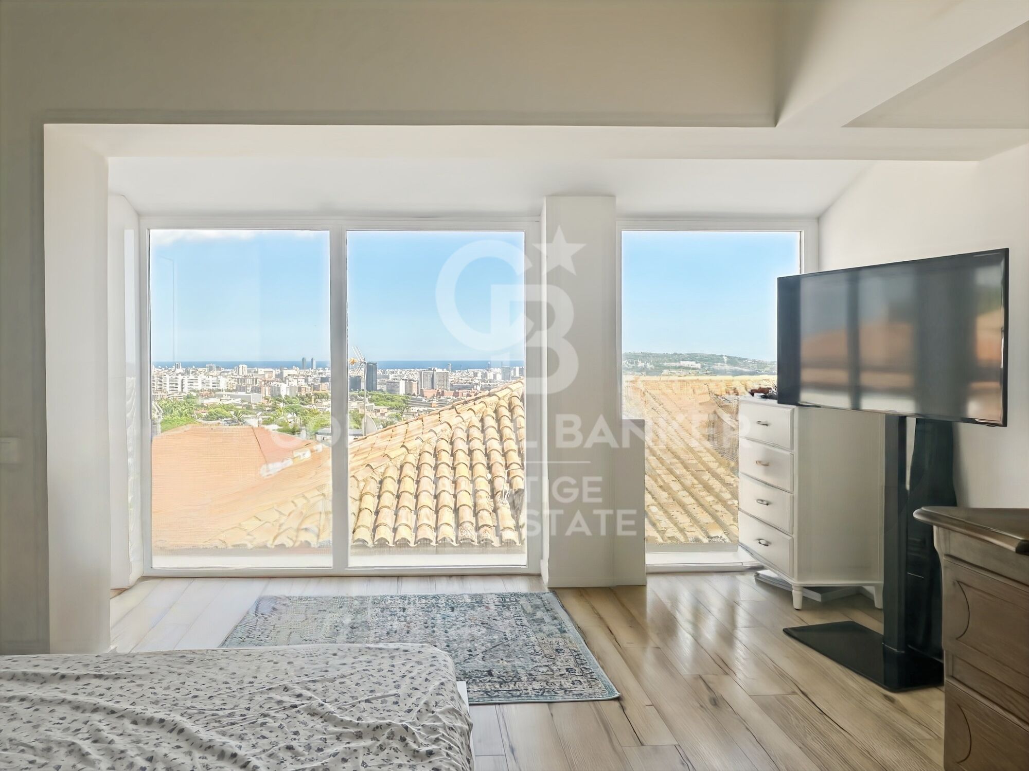 Casa unifamiliar reformada de 142 m² con terraza y vistas panorámicas