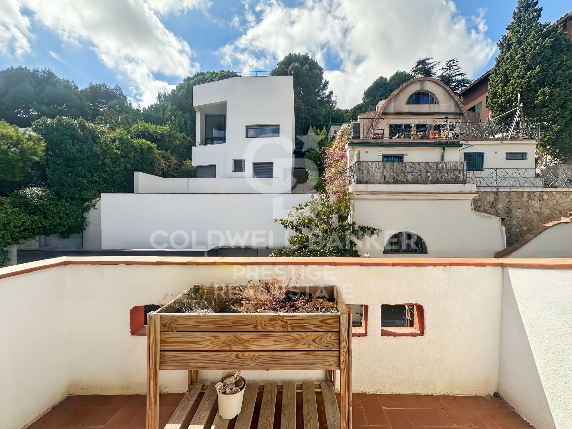 Casa unifamiliar reformada de 142 m² con terraza y vistas panorámicas