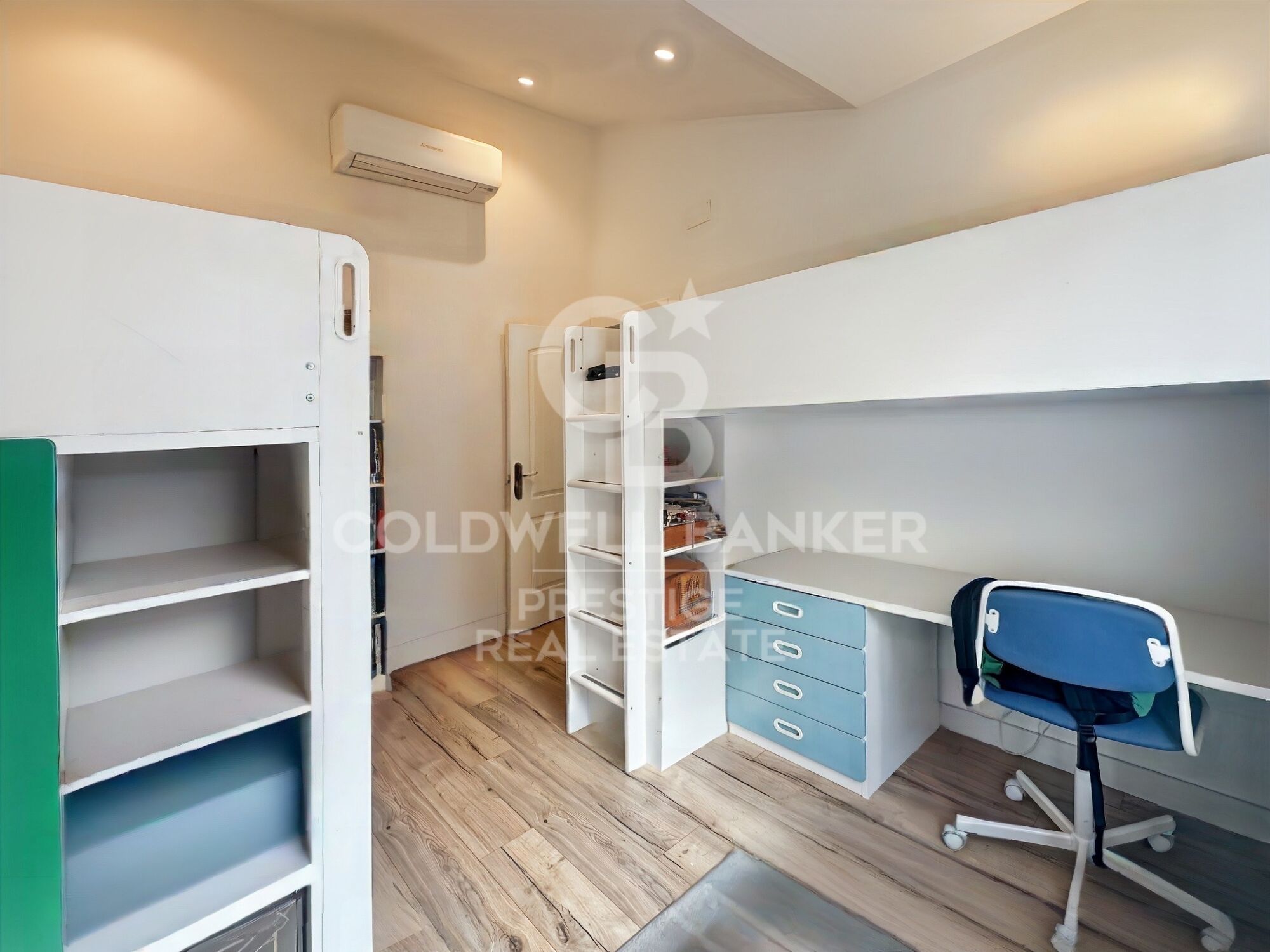 Casa unifamiliar reformada de 142 m² con terraza y vistas panorámicas