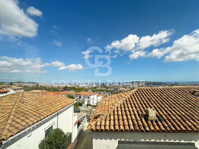 Casa unifamiliar reformada de 142 m² con terraza y vistas panorámicas
