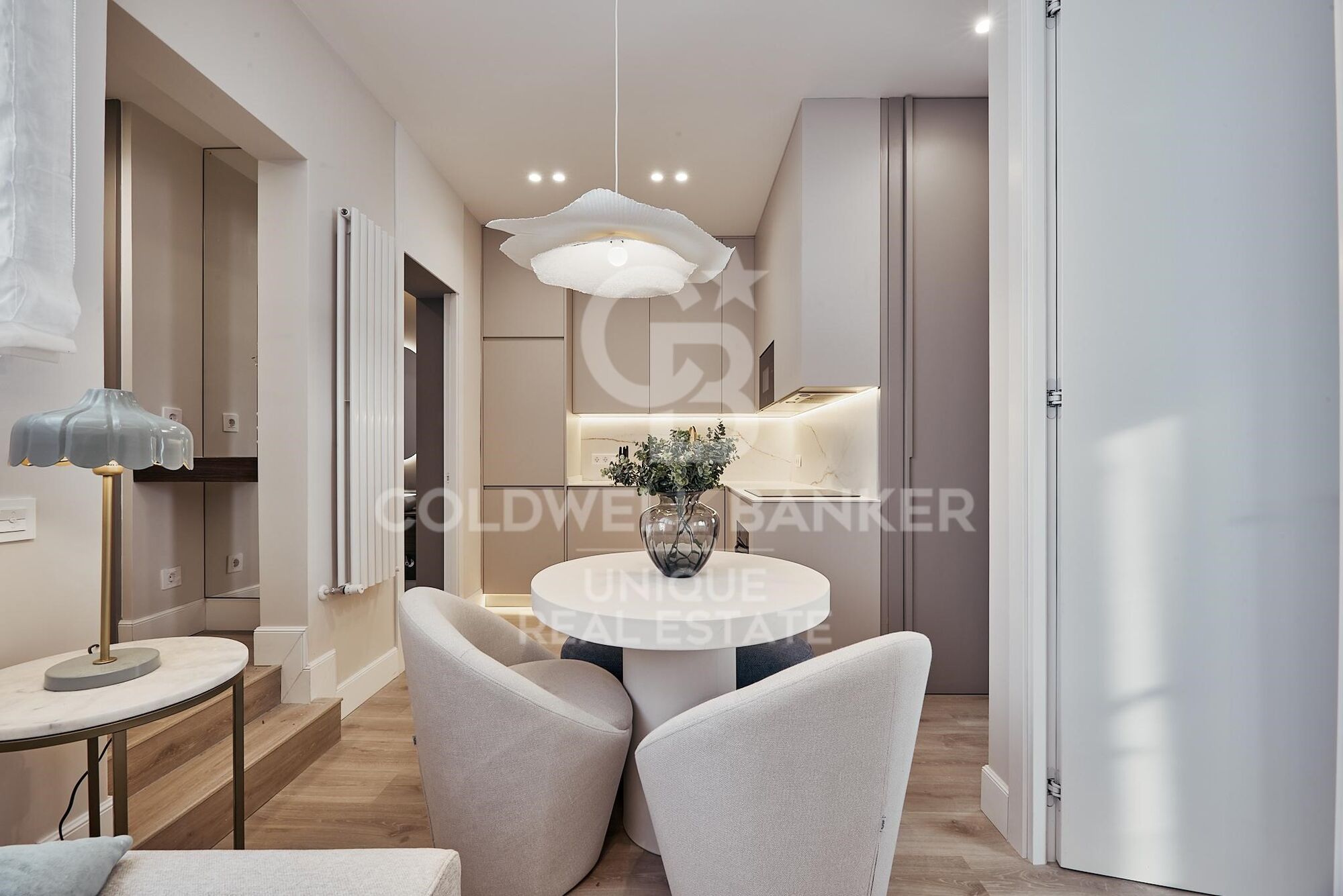 2 bedroom interior flat in Lista