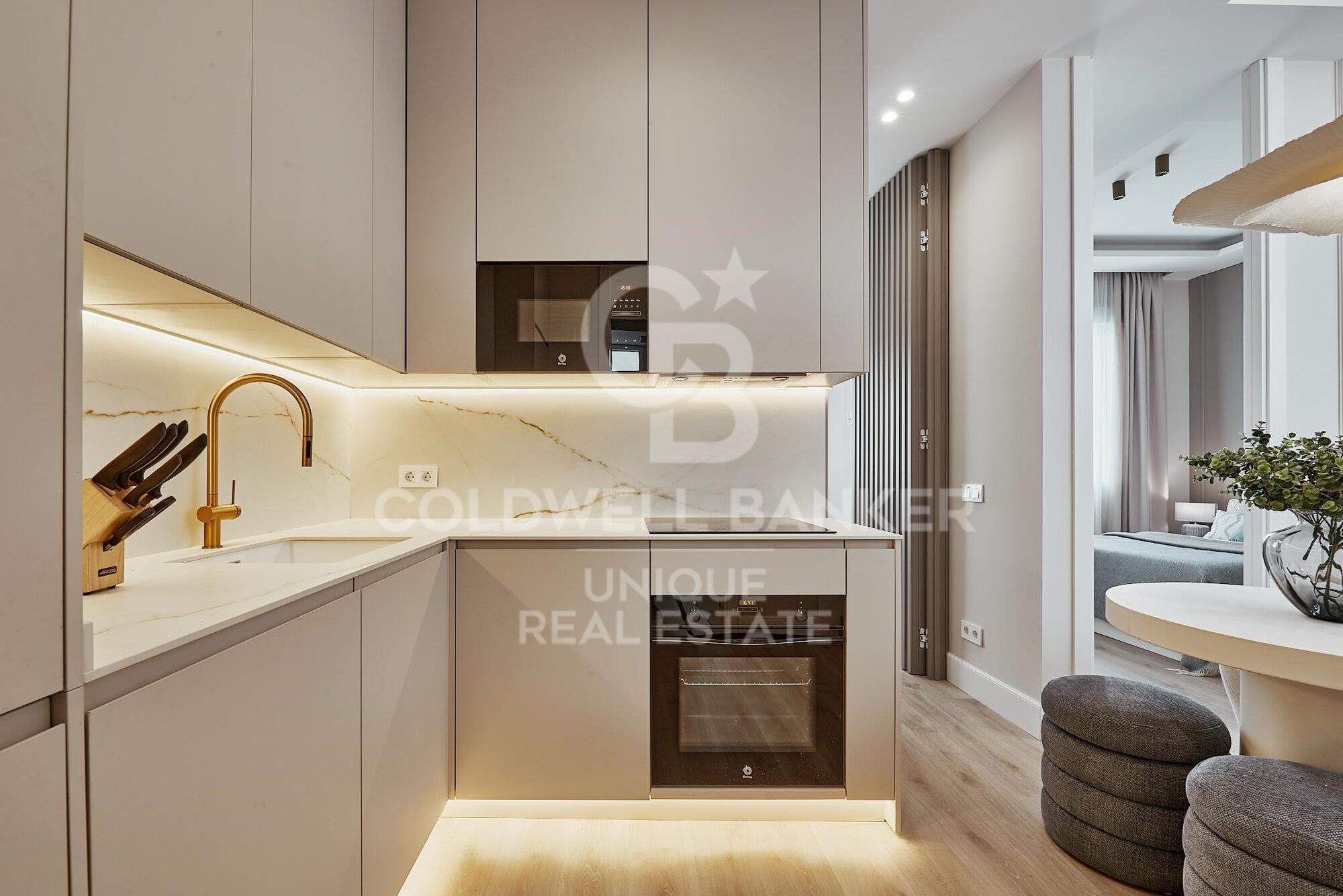 2 bedroom interior flat in Lista