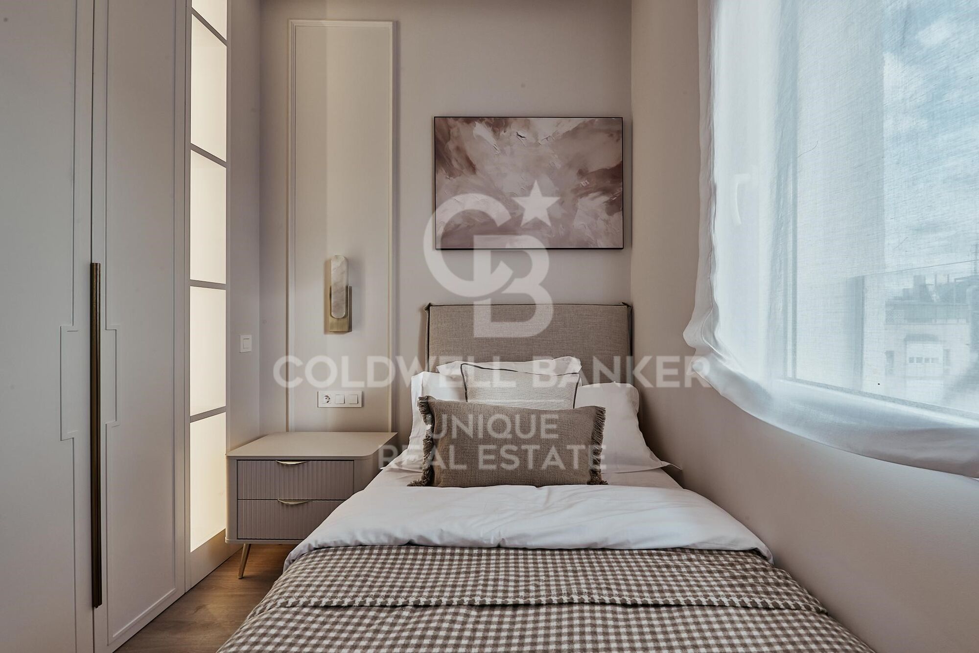 2 bedroom interior flat in Lista