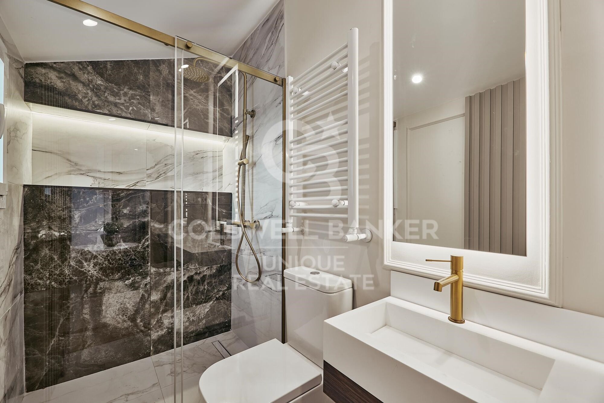 2 bedroom interior flat in Lista