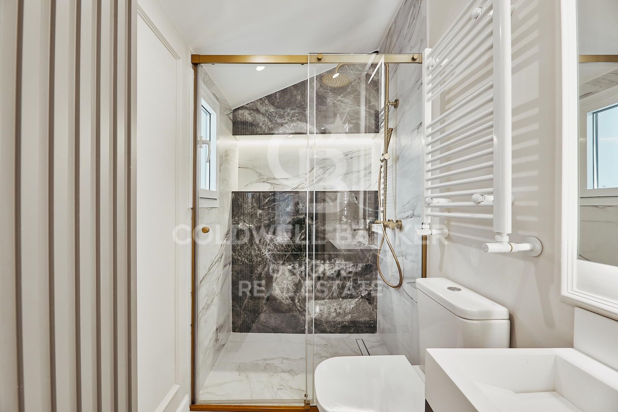 2 bedroom interior flat in Lista