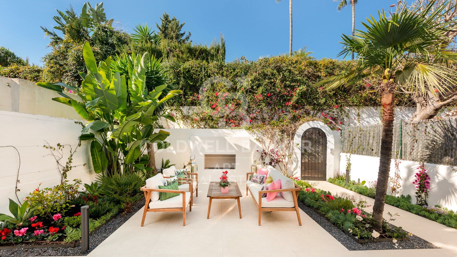 Impresionante villa recientemente renovada con vistas al mar en Sierra Blanca- Marbella