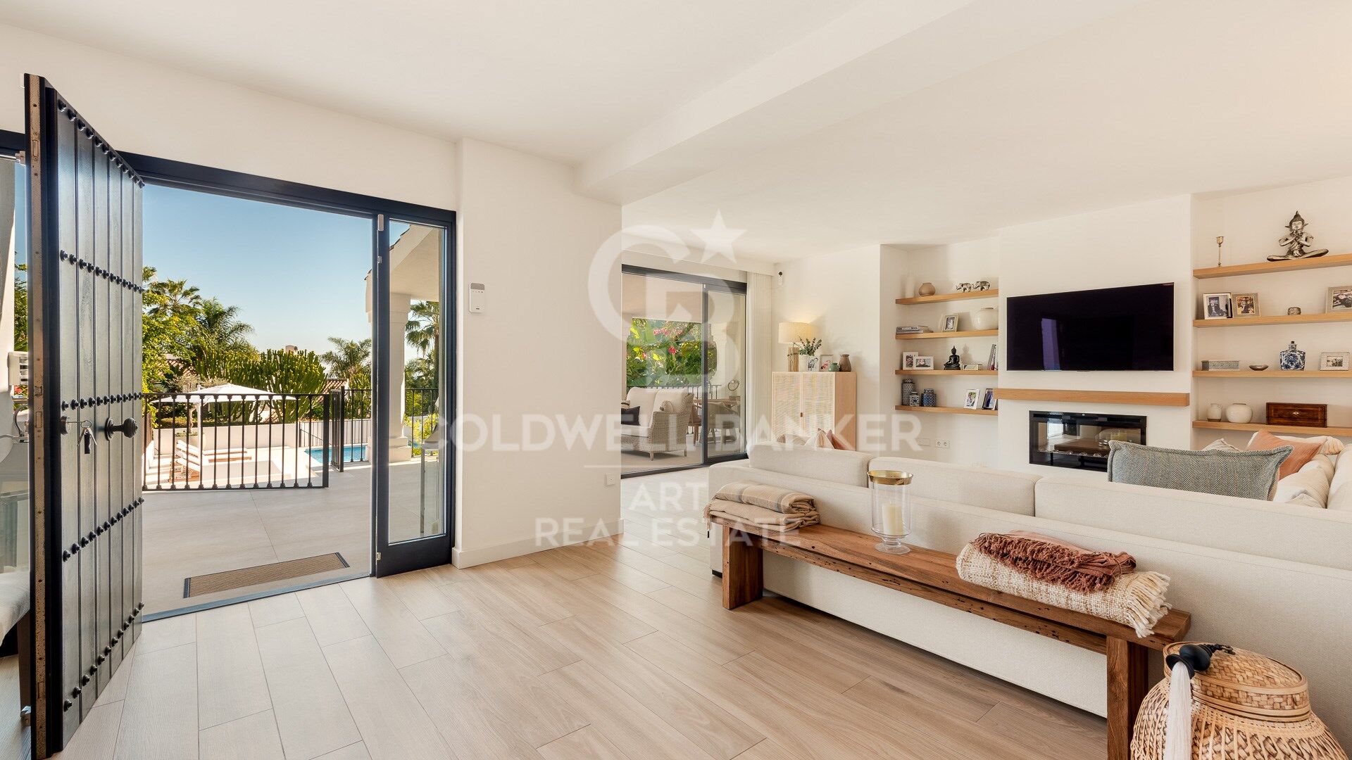 Impresionante villa recientemente renovada con vistas al mar en Sierra Blanca- Marbella