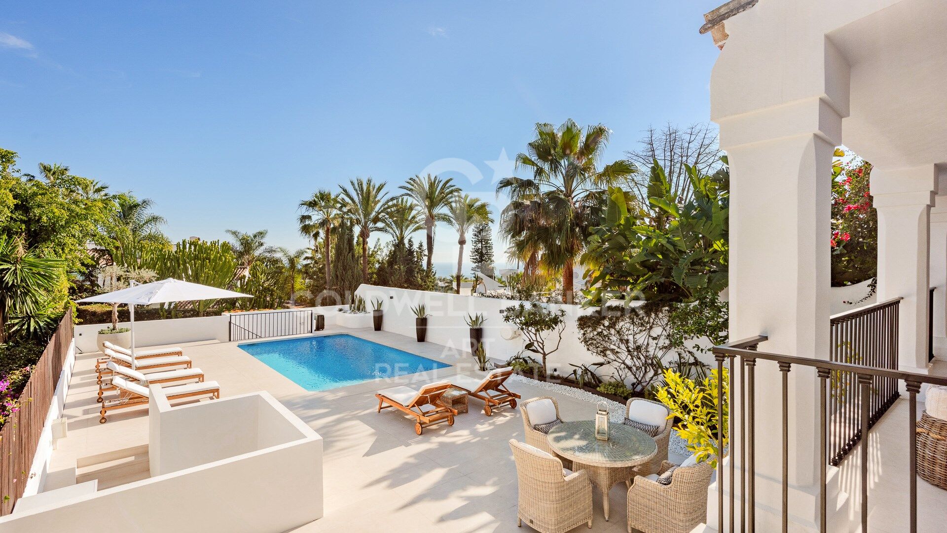 Impresionante villa recientemente renovada con vistas al mar en Sierra Blanca- Marbella