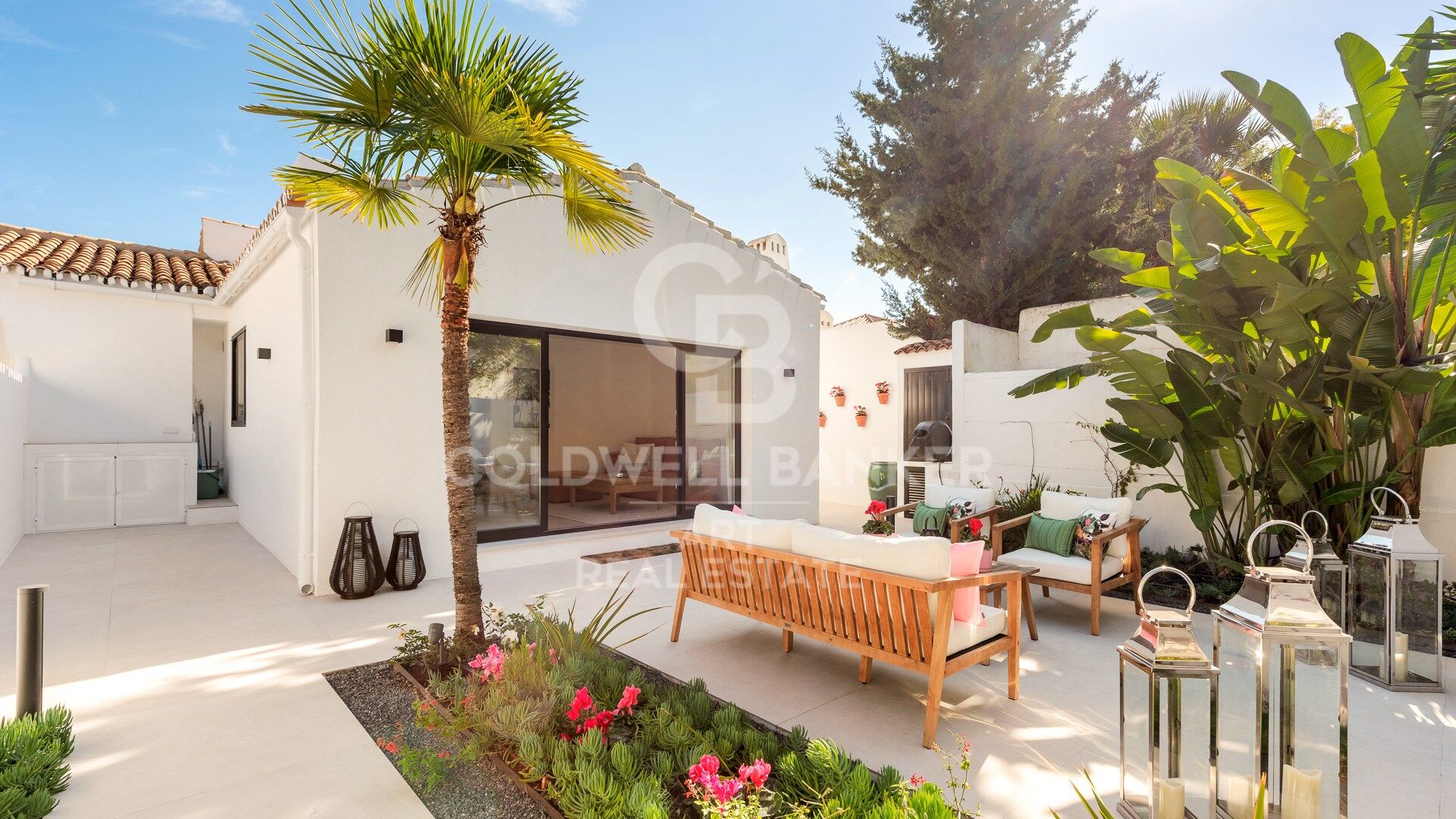 Impresionante villa recientemente renovada con vistas al mar en Sierra Blanca- Marbella