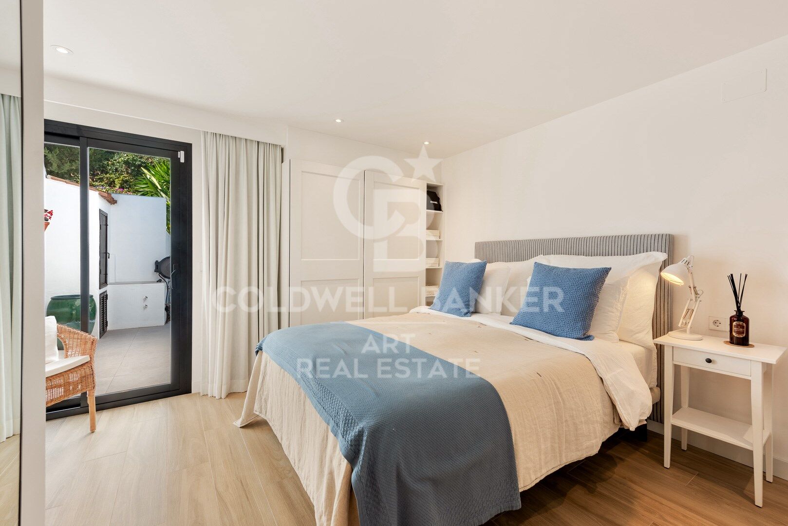 Impresionante villa recientemente renovada con vistas al mar en Sierra Blanca- Marbella