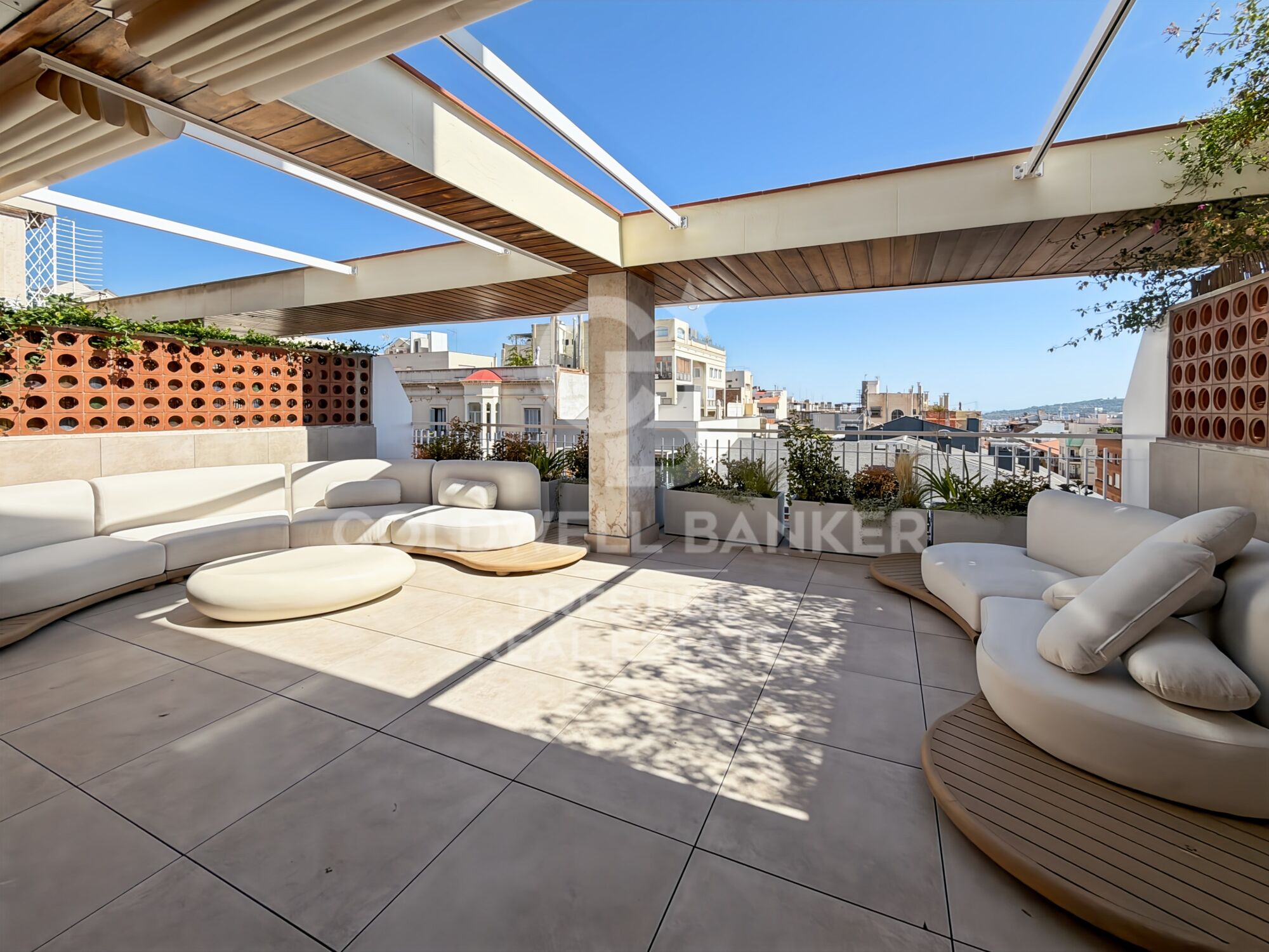 Ático dúplex recién reformado con 90 m² de terrazas y vistas en la Zona Alta de Barcelona