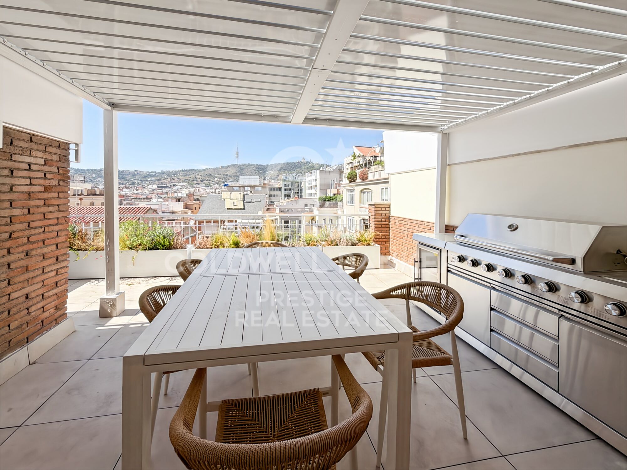 Ático dúplex recién reformado con 90 m² de terrazas y vistas en la Zona Alta de Barcelona