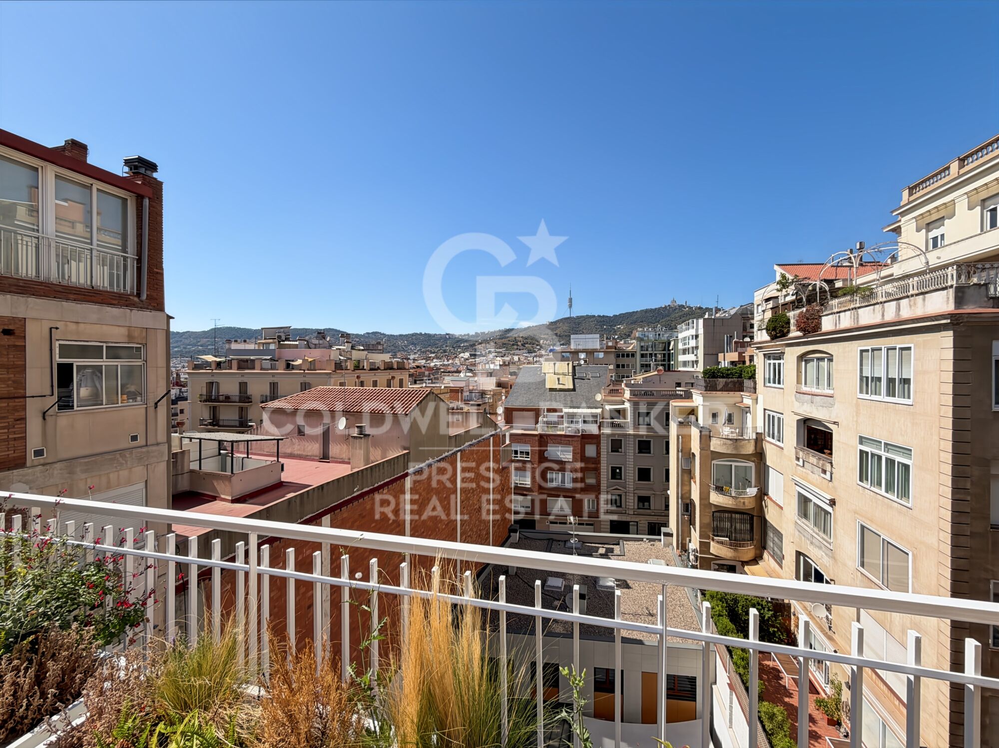 Ático dúplex recién reformado con 90 m² de terrazas y vistas en la Zona Alta de Barcelona