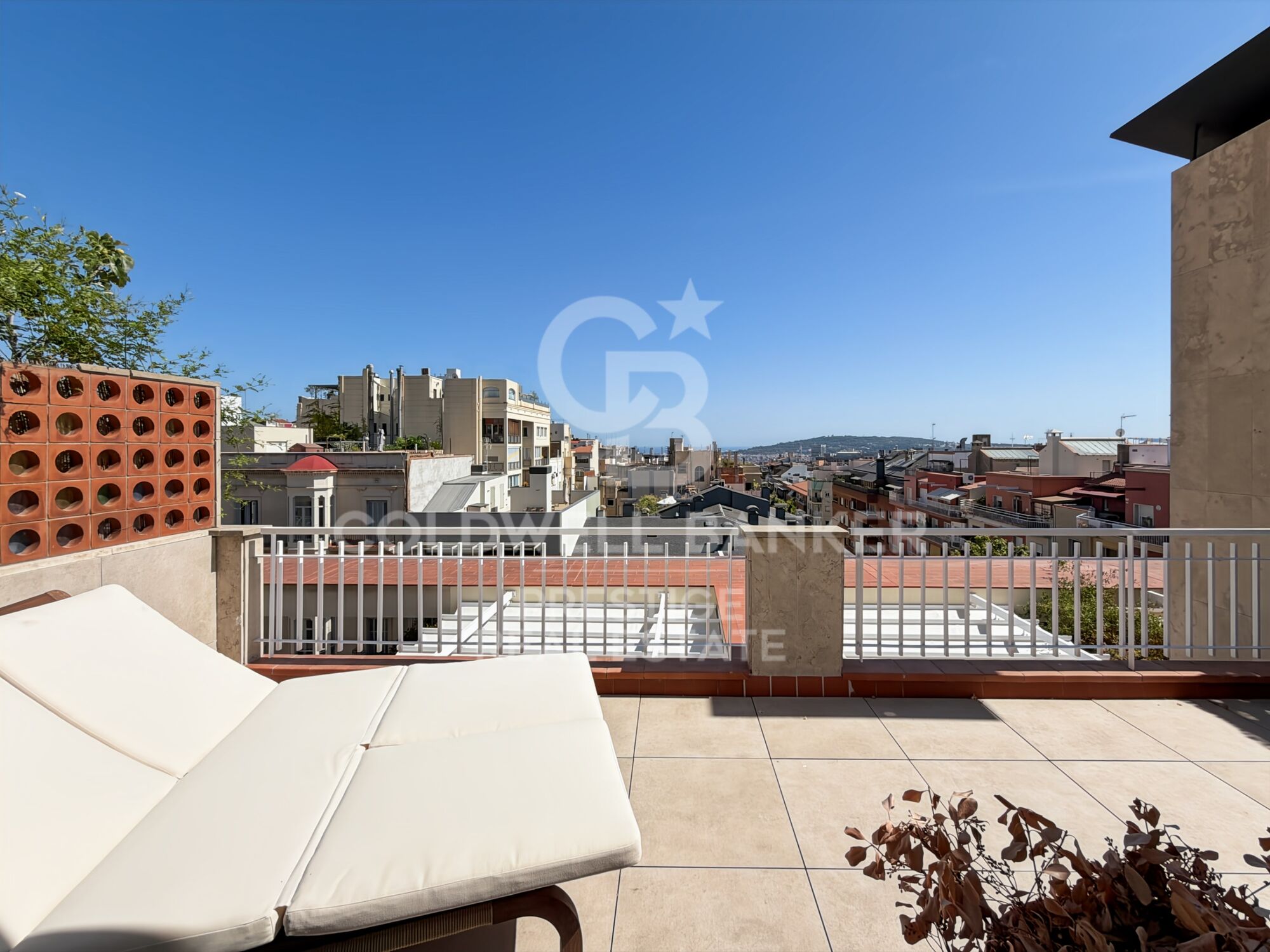 Ático dúplex recién reformado con 90 m² de terrazas y vistas en la Zona Alta de Barcelona