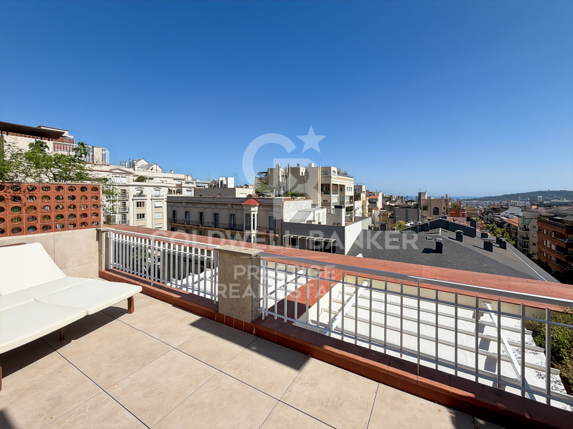 Ático dúplex recién reformado con 90 m² de terrazas y vistas en la Zona Alta de Barcelona