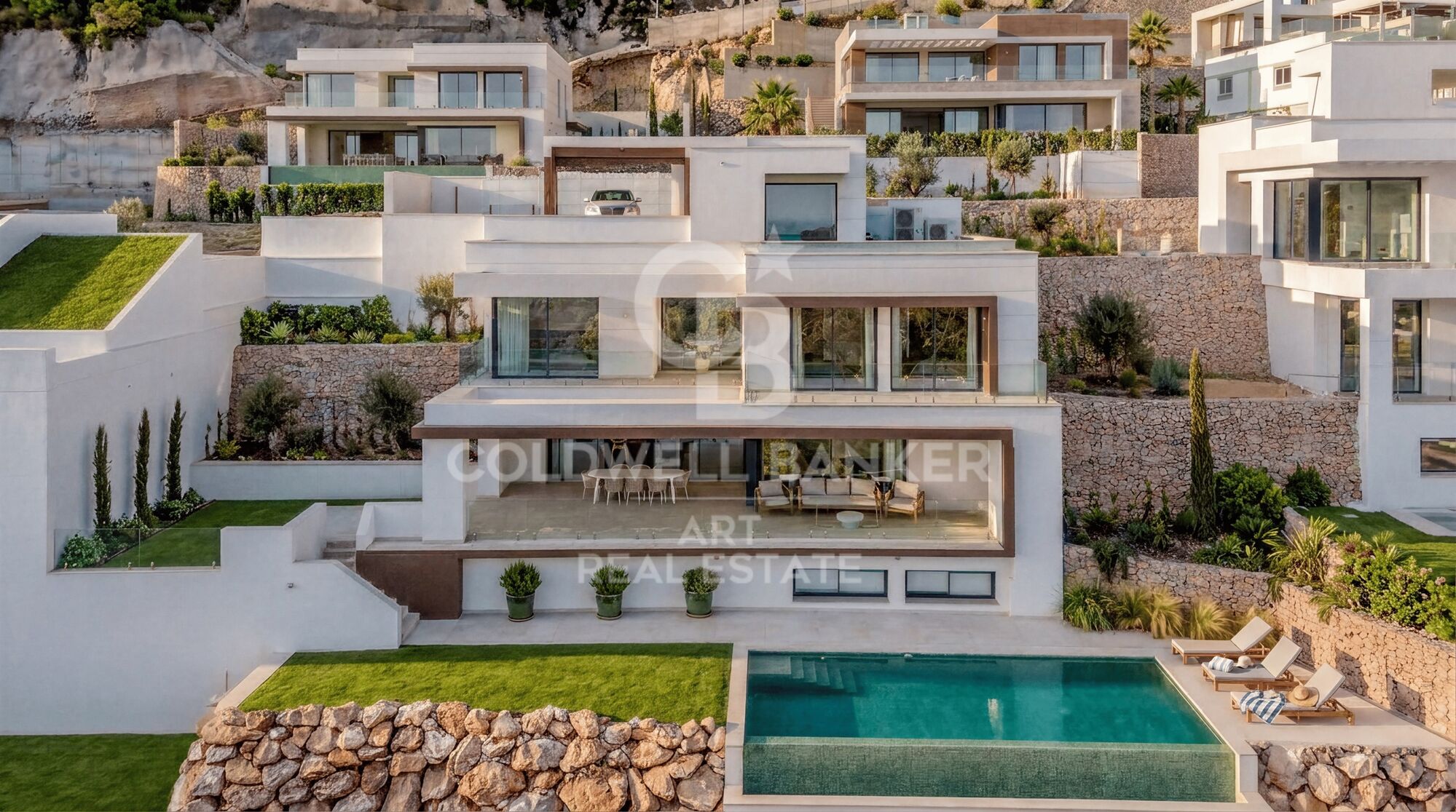 Schöne moderne Villen in Pinares de San Antón- Málaga