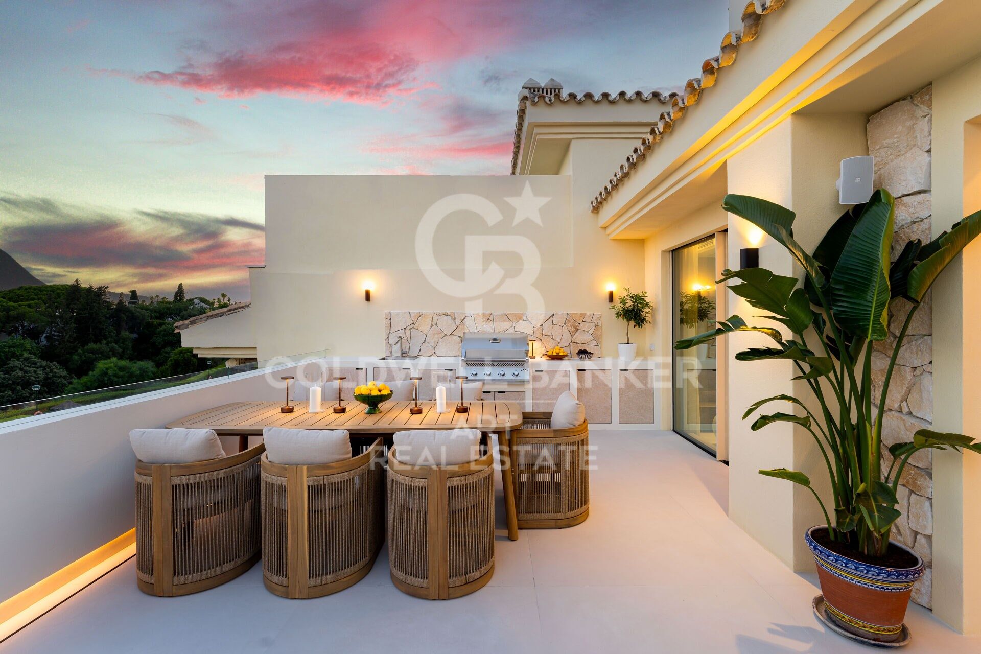 Spectaculaire penthouse entièrement rénové à Sierra Blanca- Marbella