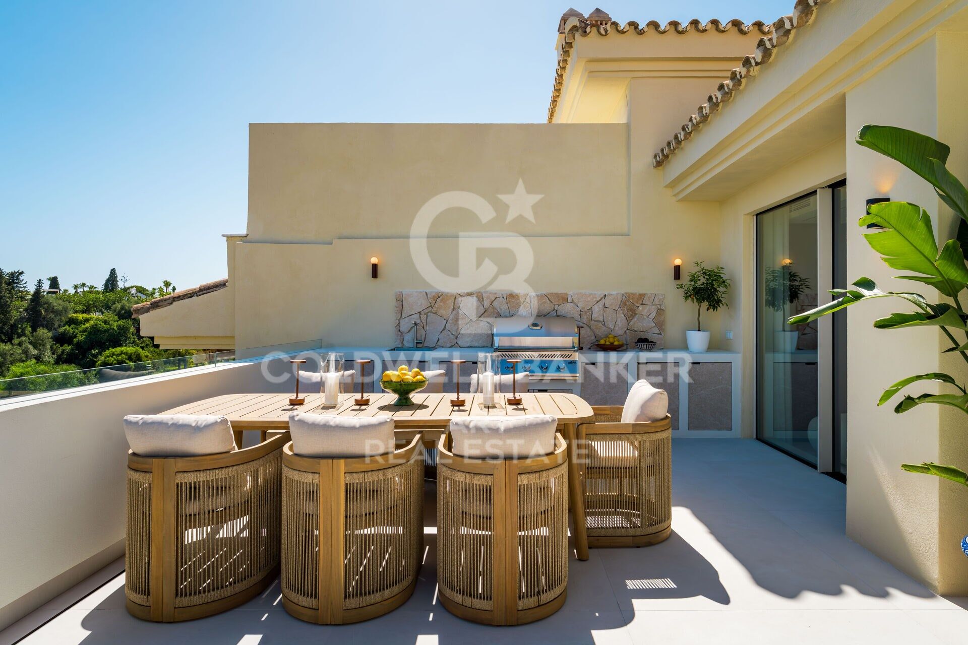Spectaculaire penthouse entièrement rénové à Sierra Blanca- Marbella