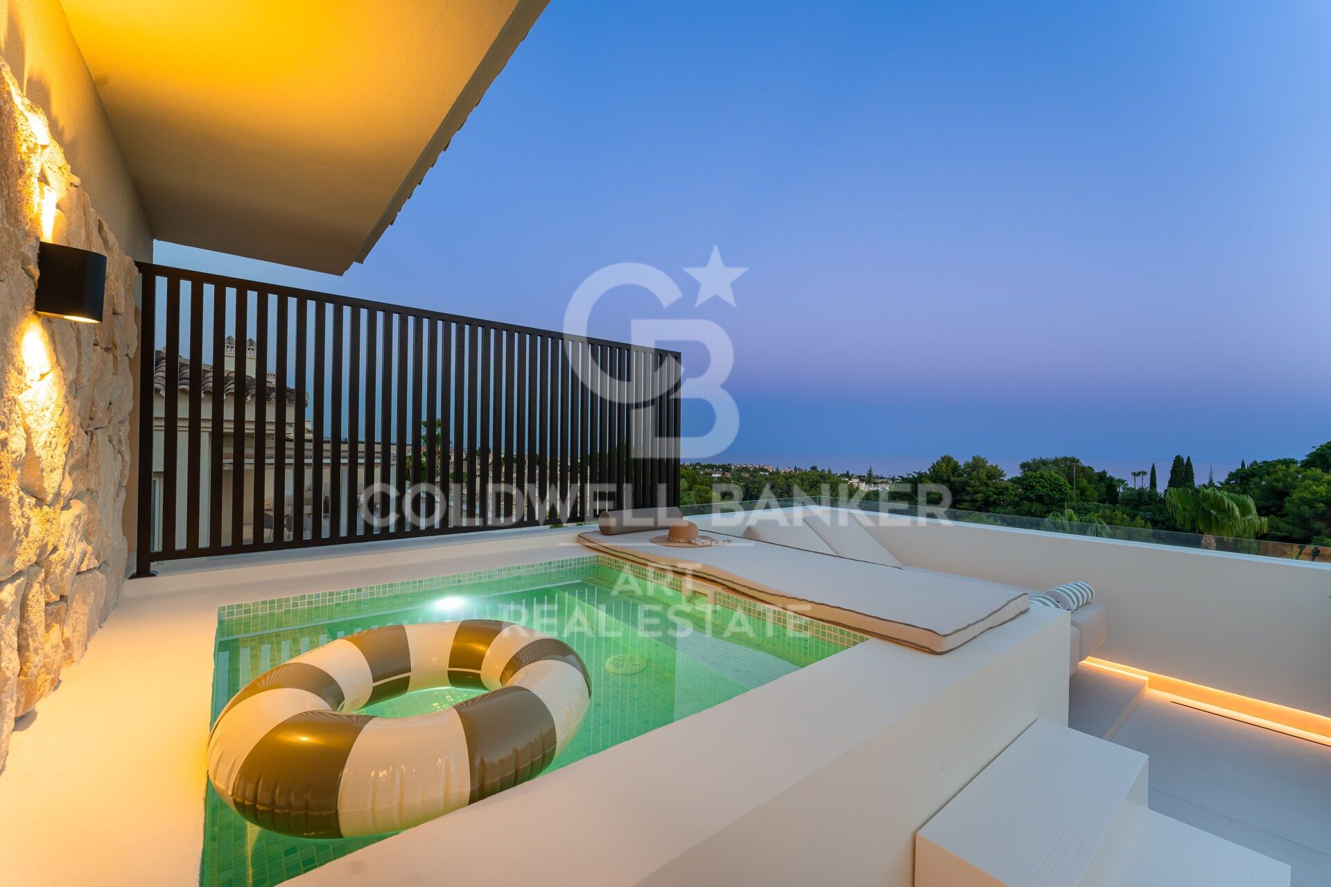 Spectaculaire penthouse entièrement rénové à Sierra Blanca- Marbella