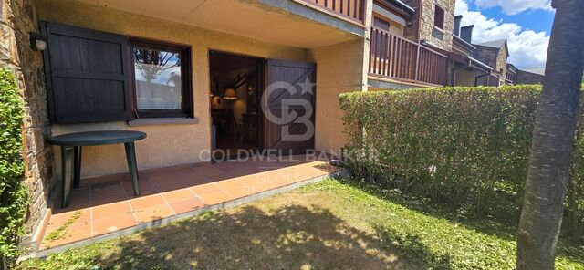 Planta baja con jardín privado en Estavar.